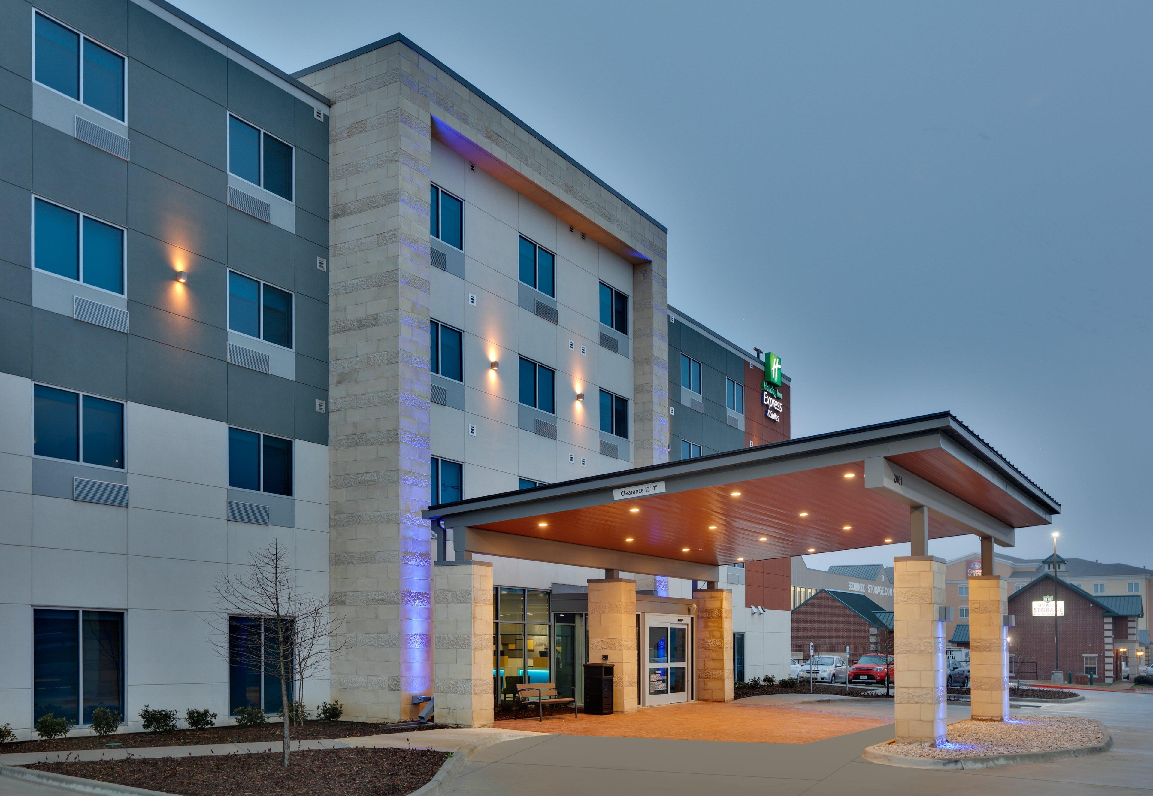 Holiday Inn Express & Suites Plano East - Richardson By Ihg Exterior photo